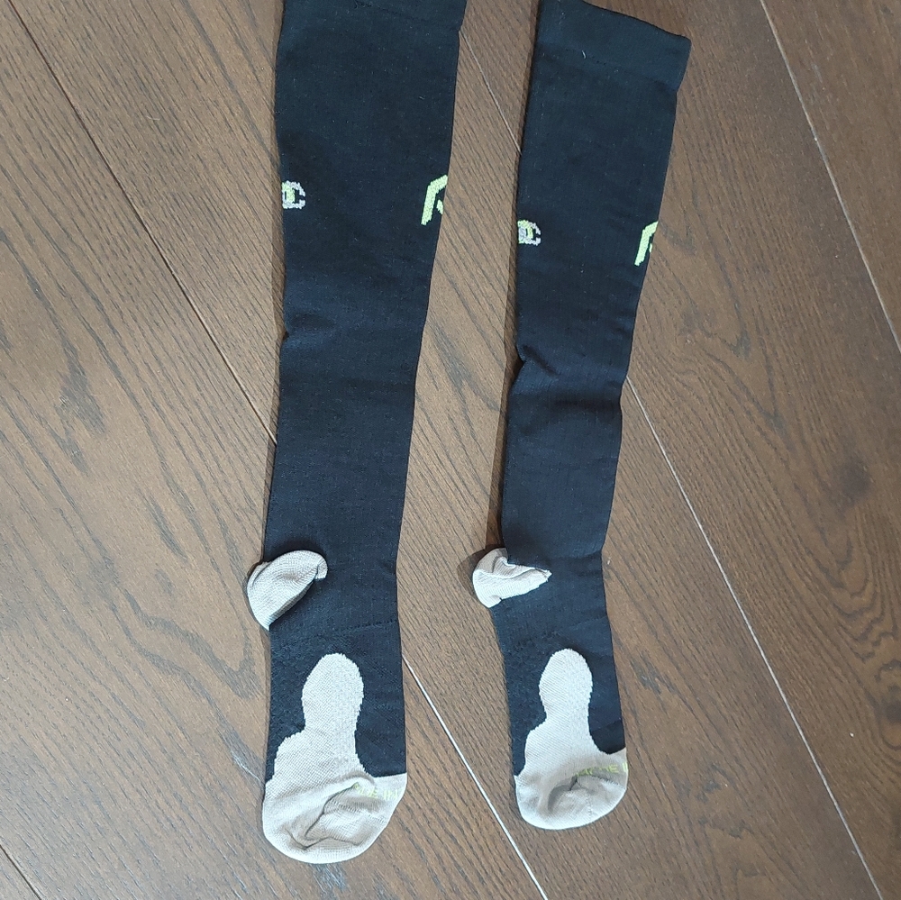 ProCompression Black Socks - Picture 5 of 6
